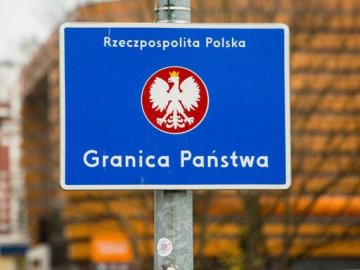 Польща відкриває внутрішні кордони та відновлює міжнародні авіаперельоти