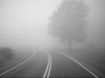 На Волині водіїв попереджають про туман на дорозі