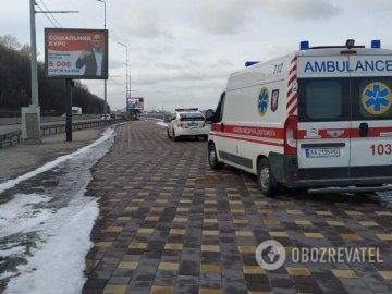 У Києві на набережній знайшли тіло дівчини