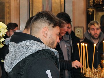 Футболісти «Волині» перед грою пішли в церкву молитися