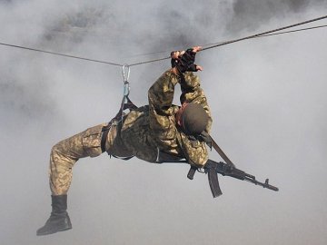 Українські десантники провели тренування для справжніх чоловіків. ФОТО