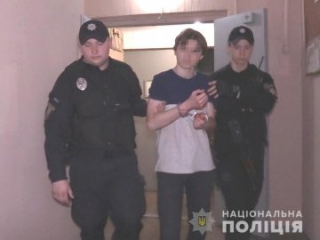 У Києві  15-річний хлопець ножем порізав  матір та бабусю 