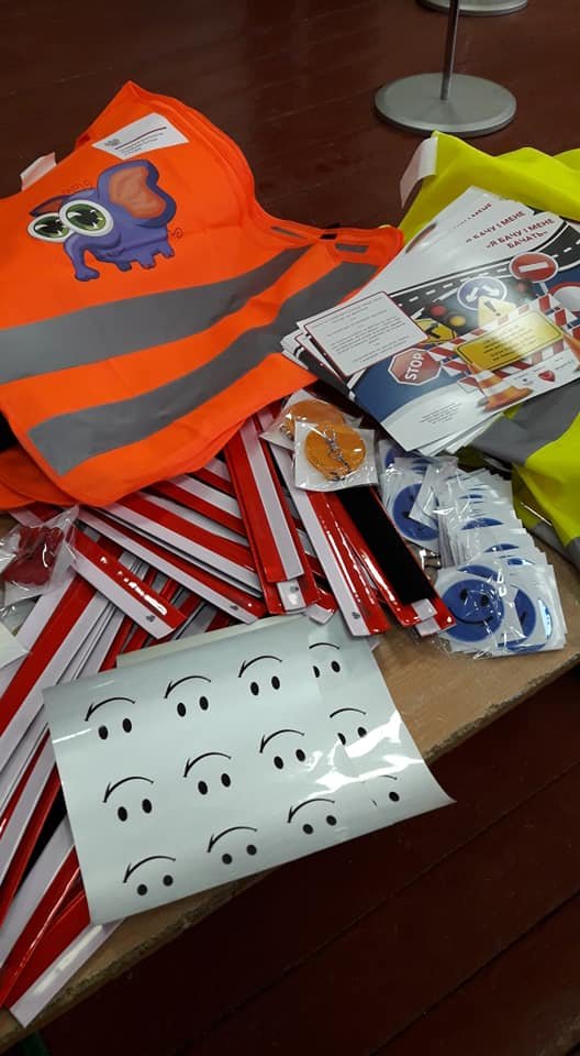 Патрульні подарували флікери волинським школярам. ФОТО