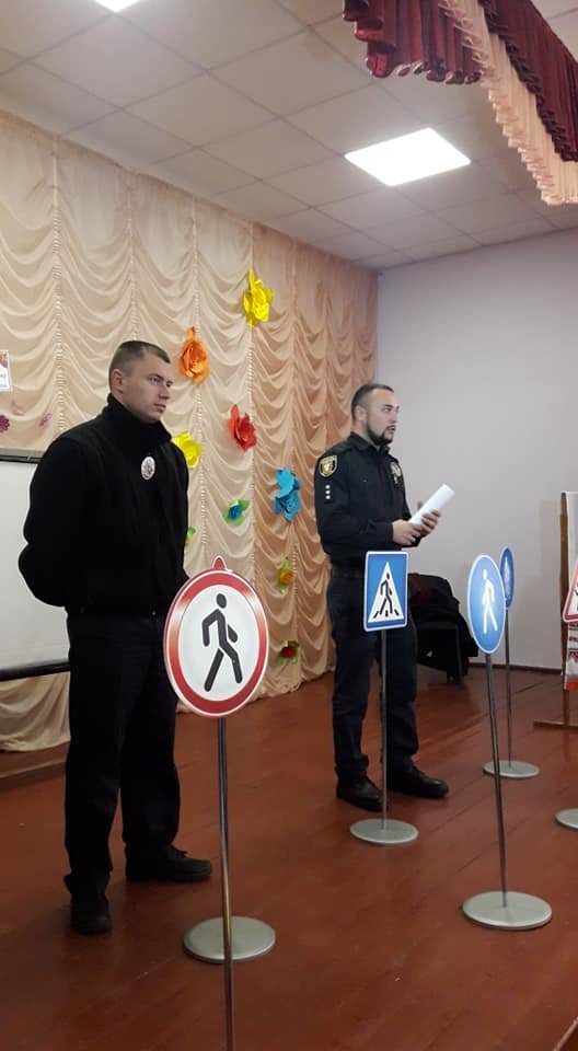 Патрульні подарували флікери волинським школярам. ФОТО