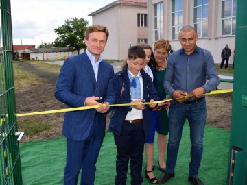 «Маємо вернути в життя дітей спорт», – Степан Івахів відкрив у Шацьку новий стадіон*