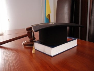 Прокуратура в суді обіграла «квартирну мафію» Нововолинська