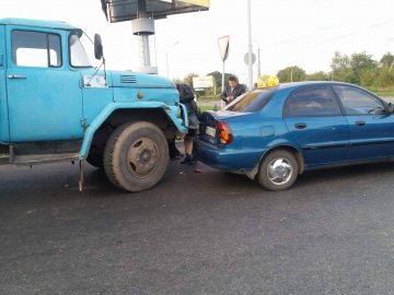 Аварія в Луцьку: зіткнулися вантажівка та таксі