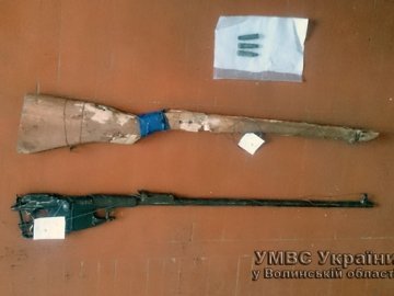 Житель Локачинського району зберігав антикварну зброю