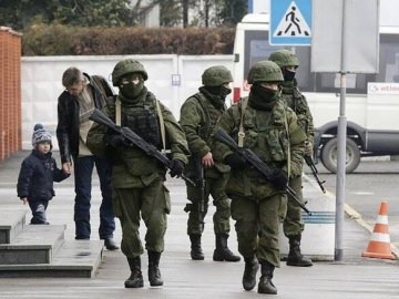 У Криму напади російських військових не припиняються