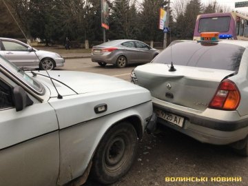 Аварія в Луцьку: на перехресті не розминулися три авто. ФОТО