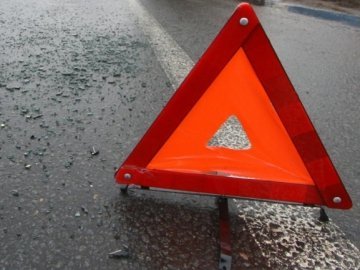 Аварія у Луцьку: водій збив дівчину на переході. ВІДЕО