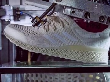 Adidas роздрукувала кросівки на 3D-принтері