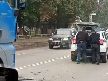 На Львівській у Луцьку вантажівка влетіла в учбове авто. ФОТО