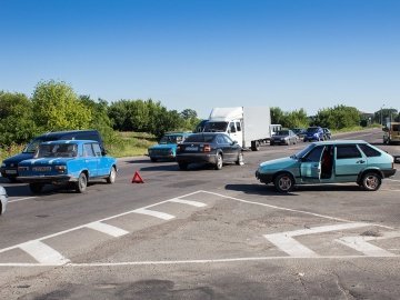 ДТП у Нововолинську: «Жигулі» не поступилися дорогою «Шкоді». ФОТО