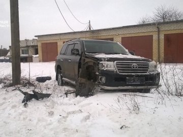 Аварія в Луцьку: Toyota зіткнулася з Volkswagen, а тоді влетіла в стовп