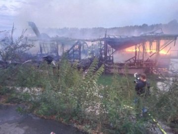 У Києві згорів ресторан на воді