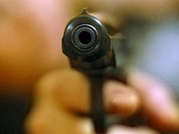 Озброєний чоловік напав на школярів у Харкові