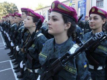 Волинські волонтери влаштували день подарунків для жінок-військовослужбовців ВІДЕО