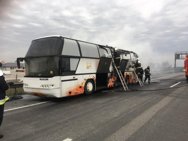 В Угорщині загорівся автобус із 40 українцями. ФОТО. ВІДЕО В Угорщині загорівся автобус із 40 українцями. ФОТО. ВІДЕО
