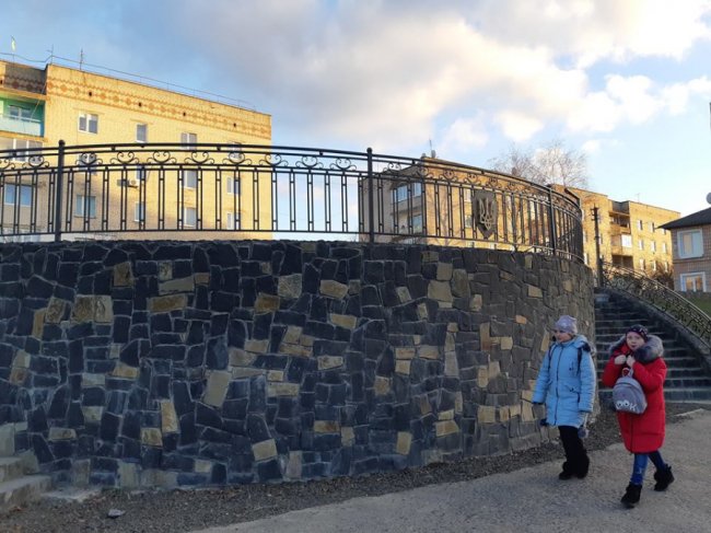 Показали, як у  Рожищі облагородили сквер. ФОТО