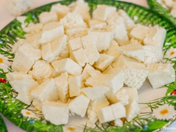 Акцент – на натуральності: у Луцьку презентували сир від «УгринівМолоко»*