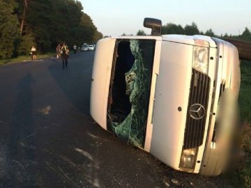 На Волині п'яний водій врізався в автобус, четверо людей постраждали
