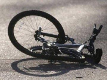 Виїхав на зустрічну: на Волині збили 15-річного велосипедиста