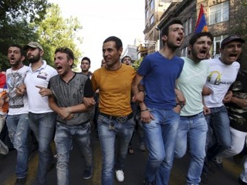 Мітингувальники в Єревані висунули владі основні вимоги
