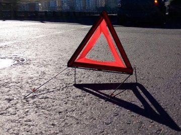 Аварія у Луцьку: біля польського Консульства зіткнулися дві автівки. ФОТО