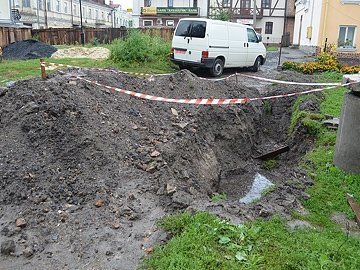Археологи призупинили скандальне будівництво на Кафедральній в Луцьку. ФОТО