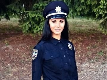 Українці у соцмережах стали на захист «секс-символа» нової київської поліції
