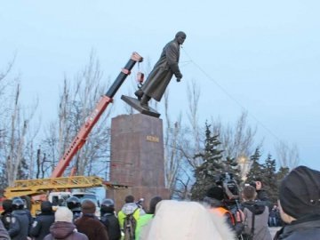 У Миколаєві відновлять поваленого Леніна
