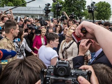 Савченко відмовилась обіймати Юлію Тимошенко