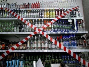 Луцькі муніципали виявили порушення норм продажу алкоголю