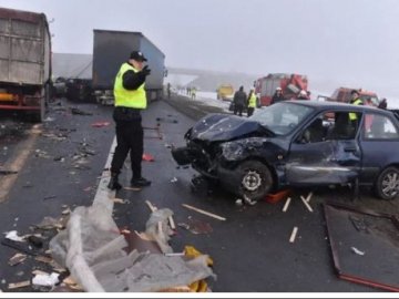 У масштабній аварії у Польщі зіткнулись одразу 16 автомобілів