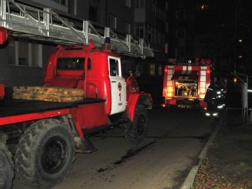 Переполох у Луцьку: дим у підвалі налякав мешканців багатоповерхівки. ФОТО