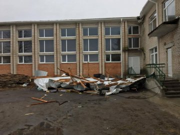 У школі на Волині під час буревію зірвало дах. ФОТО