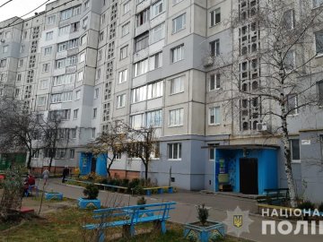  На Київщині боржник за комуналку розпалив у квартирі багаття