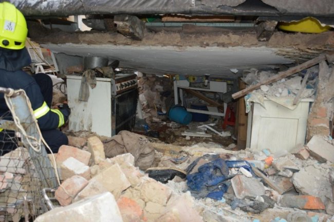 У Дніпрі вибух зруйнував будинок пенсіонерки: жінка – у лікарні. ФОТО. ВІДЕО