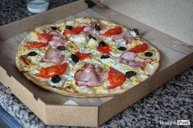 Вперше у Луцьку – піца без бортиків*