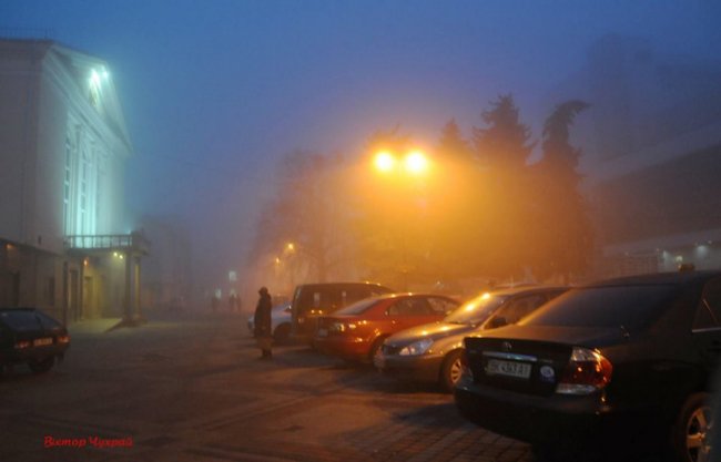 Опублікували фото вечірнього Луцька у тумані