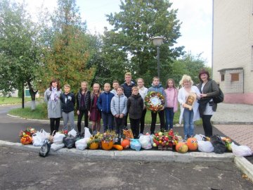 Школярі з подарунками відвідали геріатричний пансіонат у Луцьку. ФОТО