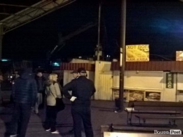 У Луцьку посеред ночі демонтують кіоски на автостанції