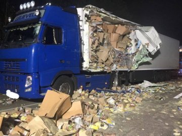 На трасі «Київ-Ковель-Ягодин» – смертельна аварія за участі двох вантажівок. ФОТО