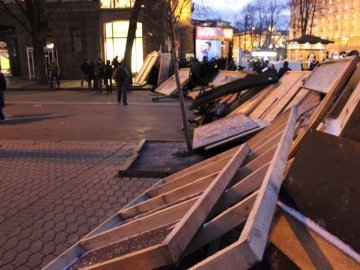 Центр Києва спробують зачистити від барикад. ДОКУМЕНТ
