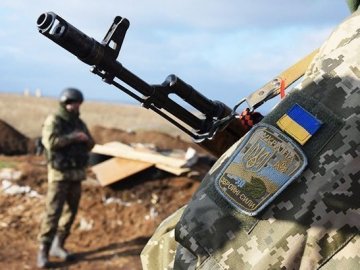 На Сході окупанти важко поранили українського військового