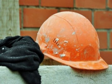 У Польщі на будівництві  робітник з України впав з висоти