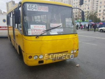 У Києві маршрутка на смерть збила двох людей