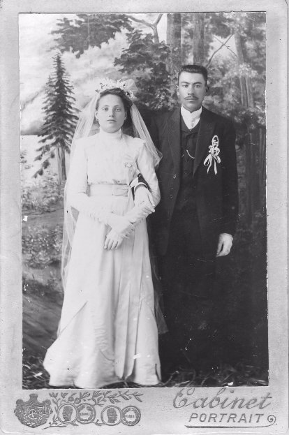Весільні фото волинян майже століття тому