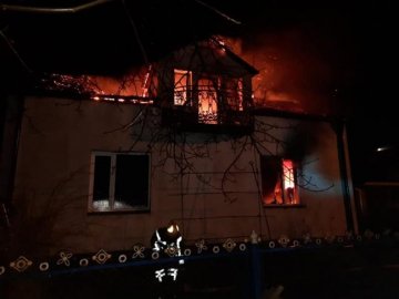 На Рівненщині пенсіонерку зв’язали скотчем, а потім підпалили її будинок